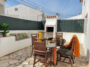Private Villa 4 BR&patio - 3 mins from Beach&Surf