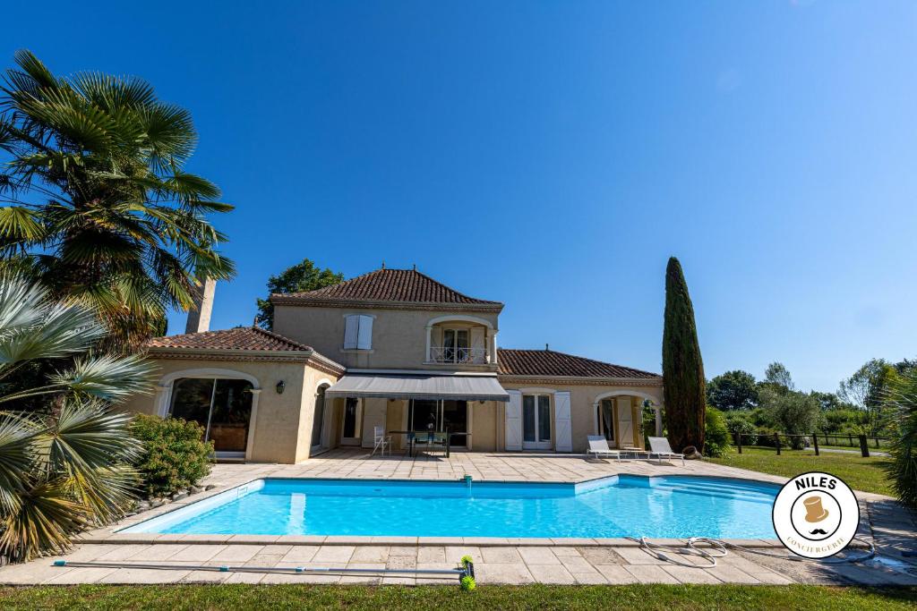 Maison de vacances Villa provençale - Piscine Privée - Exceptionnelle Rue de l'Oussère, 64320 Lée