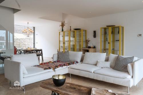 Quaint & Chic Seaside Villa