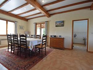Quaint Villa in Argelliers with Private Swimming Pool