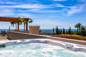 Quinta dos Caneiros Luxury villa Ocean views walk to beach
