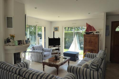 REF 064 BELLE MAISON T5 8 pers ARZON