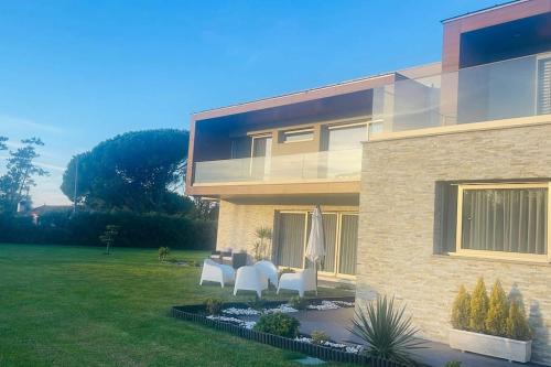 Ria Lounge House