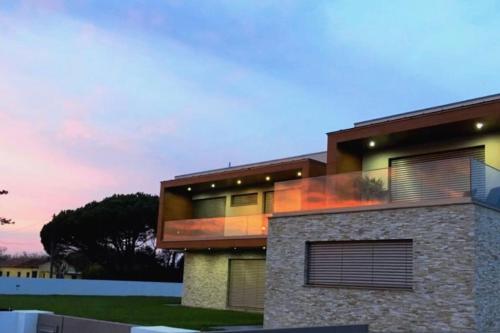 Ria Lounge House
