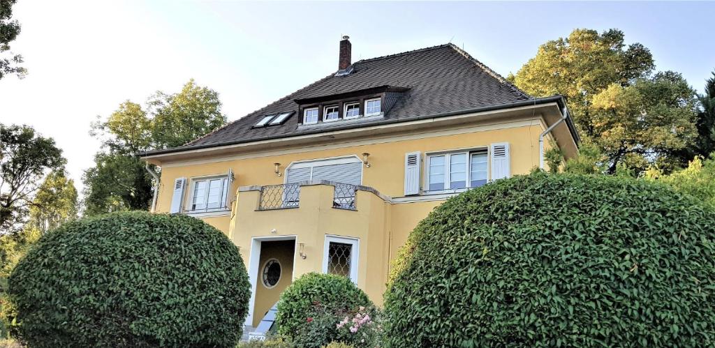 Appartements Villa Romahn Theodor-Heuss-Str. 5 1. OG, 04435 Schkeuditz