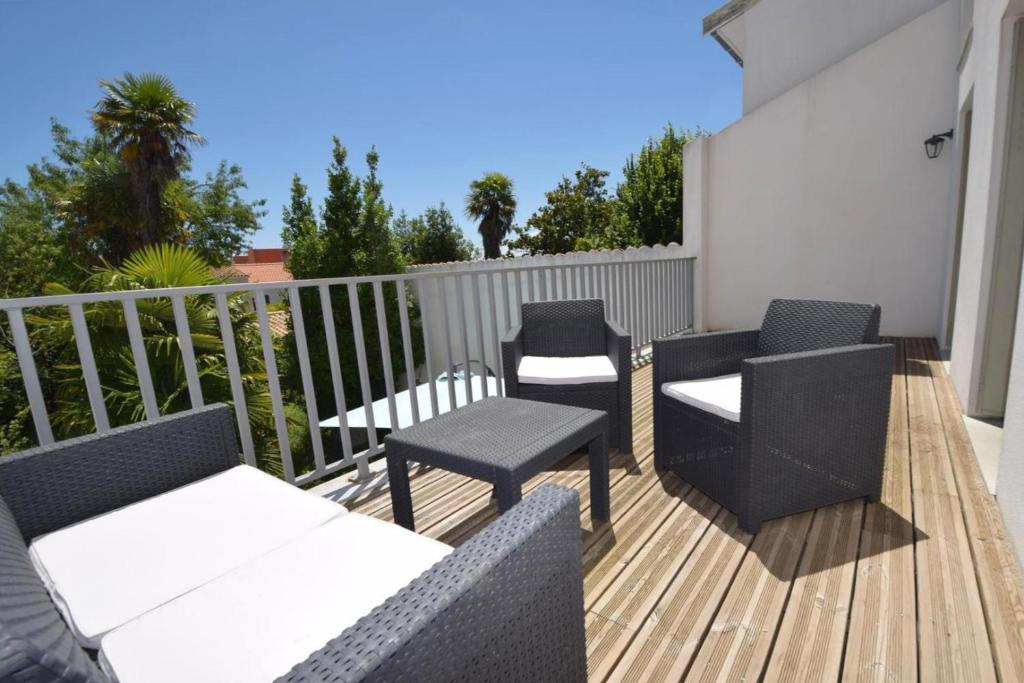 Villa Royan - Agréable villa de 135m² à 450m de la plage 53 Avenue des Tilleuls 17200 Royan