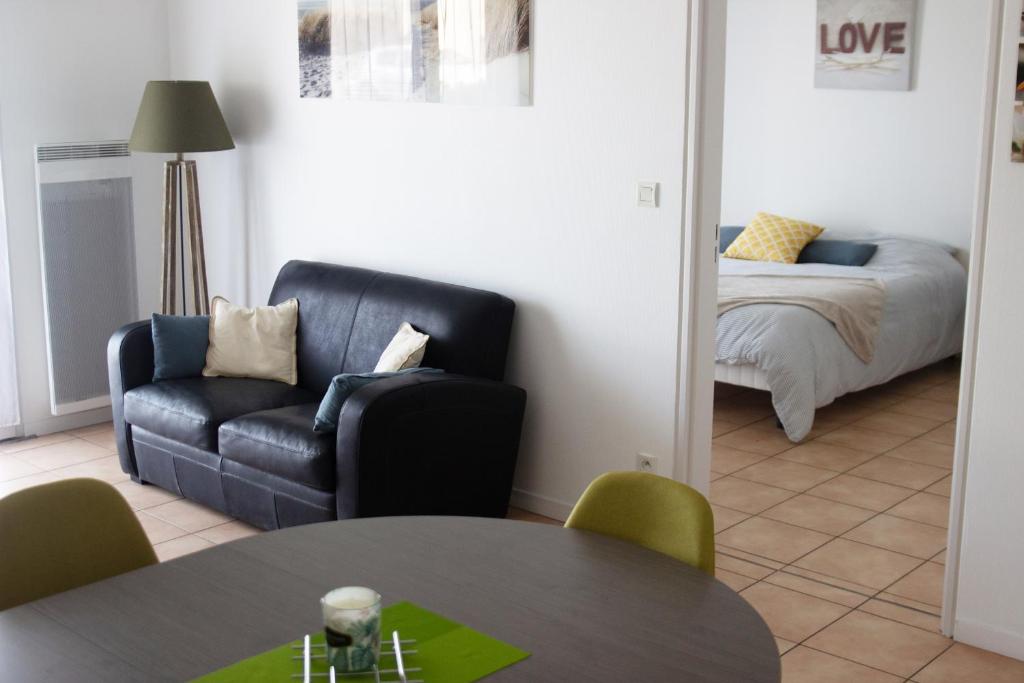 Appart'hôtel Villa Saint Fort - Résidence Services Villa Saint Fort - Bâtiment VAUGEOIS 37 Avenue des Sablonnières, 53200 Saint-Fort