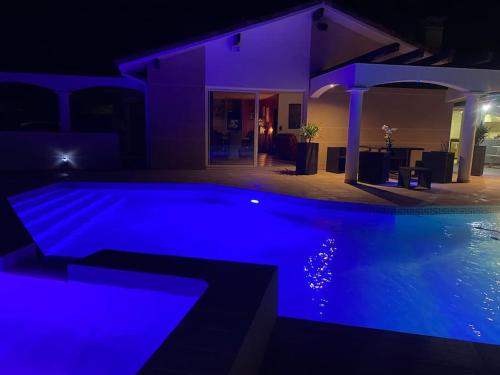 Villa Villa Sany:10 Pers Maison 200m2 piscine , jacuzzi 3A Rue Gustave Eiffel Narrosse