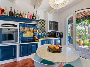 Scenic villa in Martigues with private pool