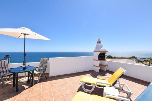 Sea view, 2 minutes from beach