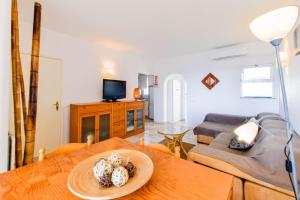 Sea view, 2 minutes from beach