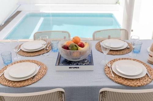 SeaScape Villa w/ pool and rooftop seaview jacuzzi in Manta Rota