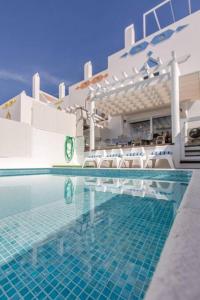 SeaScape Villa w/ pool and rooftop seaview jacuzzi in Manta Rota