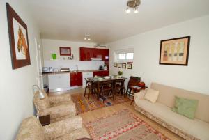 Seashell - 3 Bedroom house with private pool and garden