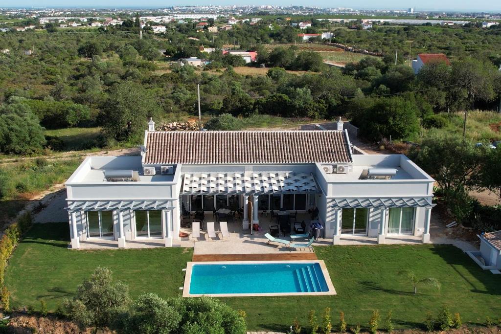 Semi-detached Villa With Pool In Rural Setting Santa Bárbara de Nexe, 8005-805 Estói