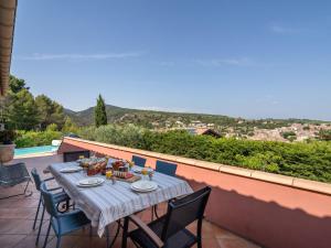 Villa Serene Villa in Caunes Minervois with Private Pool  11160 Caunes-Minervois Languedoc-Roussillon