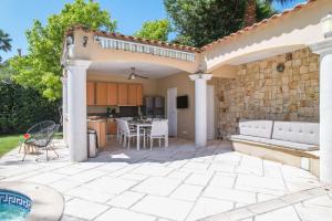 Villa SERRENDY  PETIT BIJOU  330M2 Piscine & jacuzzi à 10 min des plages !  335 vielle route de Cannes 06220 Vallauris Provence-Alpes-Côte d\'Azur