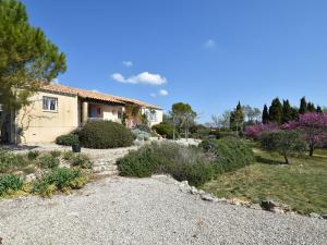 Villa Single storey villa with private pool and large garden on the edge of wine village  34360 Saint-Jean-de-Minervois Languedoc-Roussillon