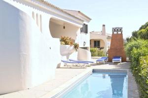 Villa Situated in a superb position, in The Old Village area Rua da Escócia 8125-507 Quarteira Algarve