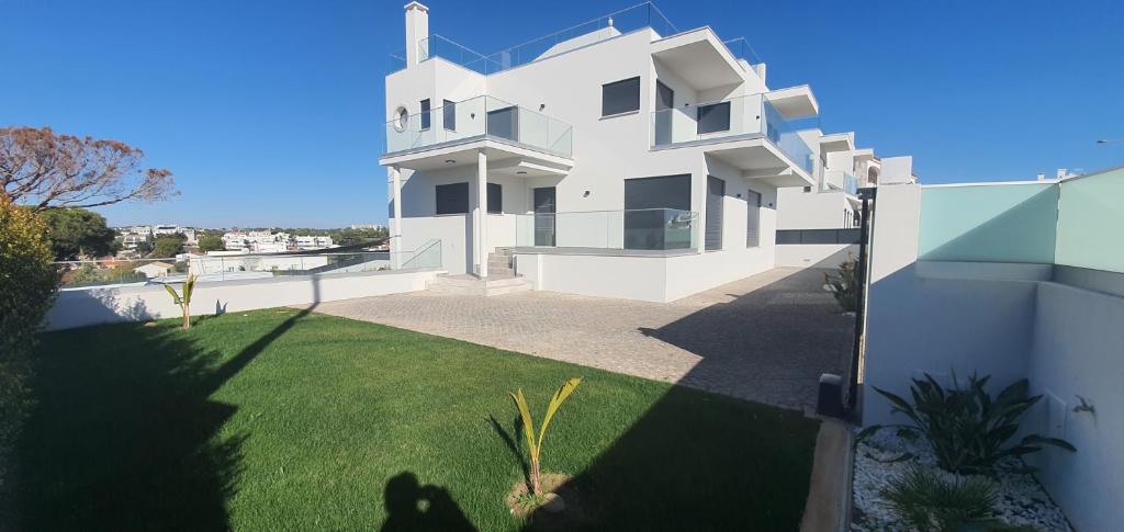 Sky Villa by Laranjal Rentals Rua Torre da Medronheira 34B, 8200-635 Albufeira