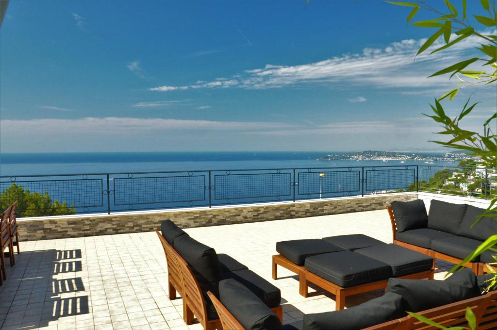 Villa Villa SKYLINE-Monaco Border 47 Avenue Prince Rainier III de Monaco, 06320 Cap d\'Ail