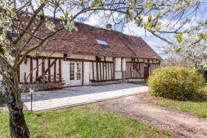 Villa So Villa Bergerie 45 - Heated pool - Soccer - Jacuzzi - 1h30 from Paris - 30 beds Lieu dit la Bergerie 45230 Saint-Maurice-sur-Aveyron Région Centre