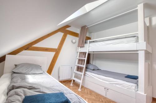 So Villa Les Houx 45 - Heated pool - Soccer - 2h from Paris - 30 beds