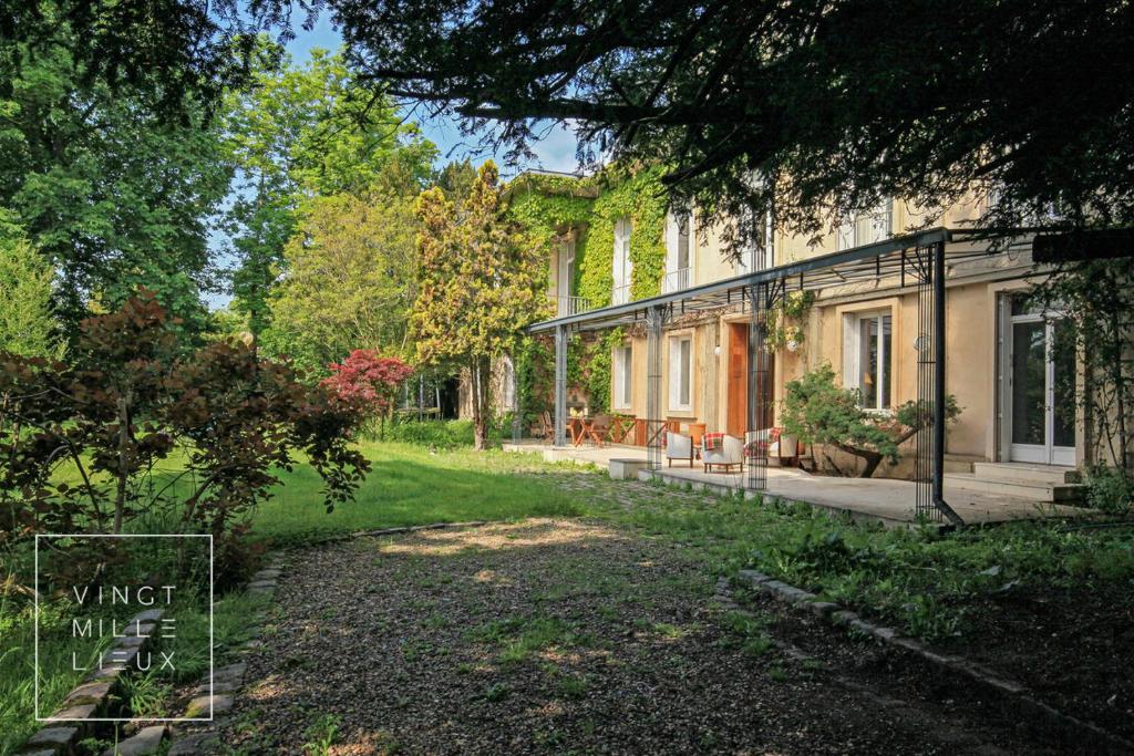 Villa VILLA SPA PERRET-4 Étoiles-Aile Ouest 90M2-Terrasse-3Ha au pied du PARC NATUREL DU VEXIN NORMAND-À 5 Mn GIVERNY-MUSEE MONET-LA ROCHE GUYON-VILLARCEAUX-Ballades à Pied à Cheval en Vélo-Golf-OPTION HAMMAM JACUZZI FITNESS-Promo 3 Nuitées 1H de SAUNA offerte 1 Route de Gasny, 27620 Sainte-Geneviève-lès-Gasny