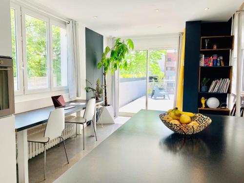 Spacieuse Villa - Piscine, Terrasse et Jardin aux portes de Bordeaux - Villa Vega