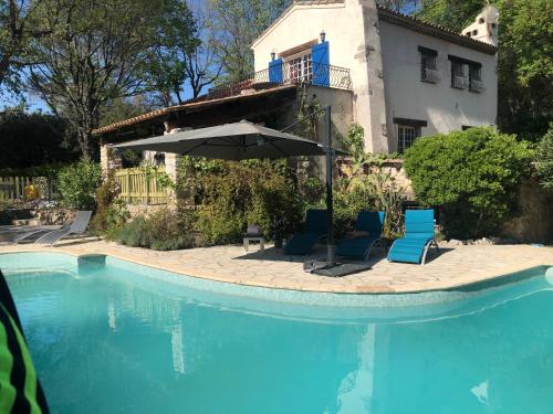 Spacieuse villa provençale au calme absolu.