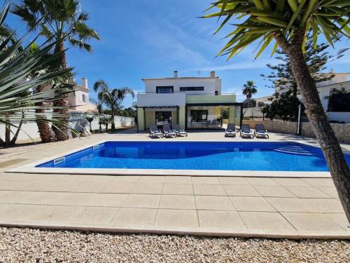 Spacious family villa with heated pool