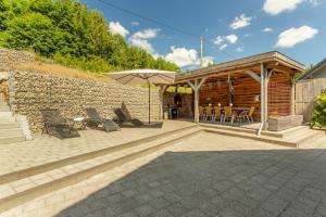 Spacious Home Sauna Hot Tub Pool Patio BBQ