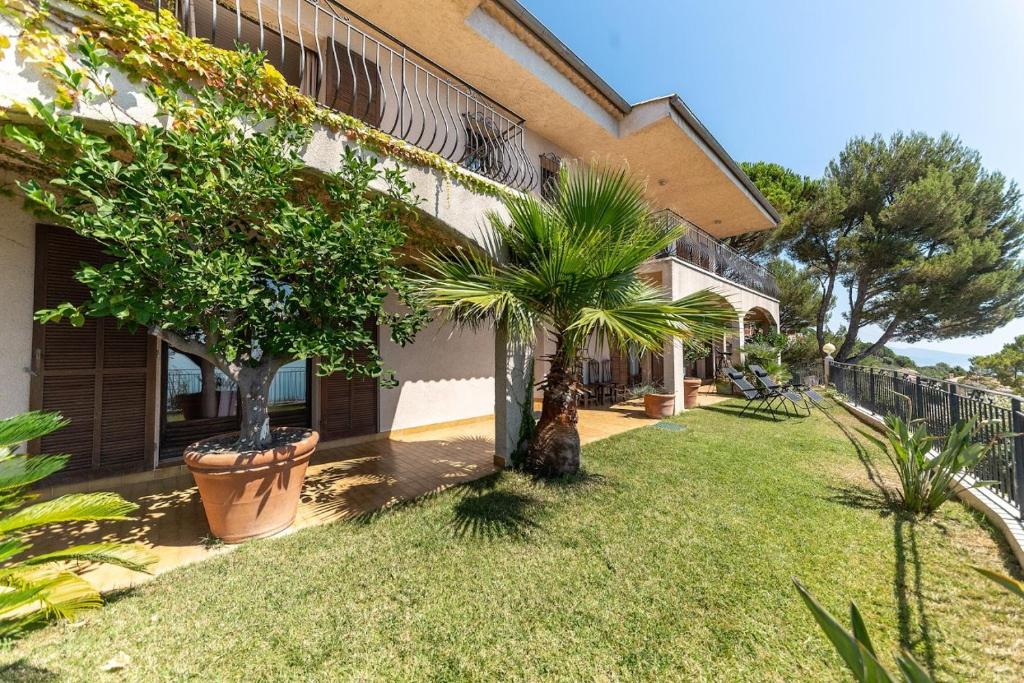 Spacious Provençal Guesthouse with amazing Monaco & Sea View Chemin de Giram 205, 06320 La Turbie