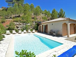 Spacious Villa in Beaufort with Pool
