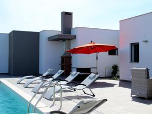 Spacious Villa in Salir de Mato with Private Pool Terrace