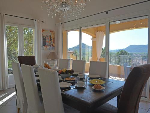 Spacious villa in Vidauban with seasonal private pool