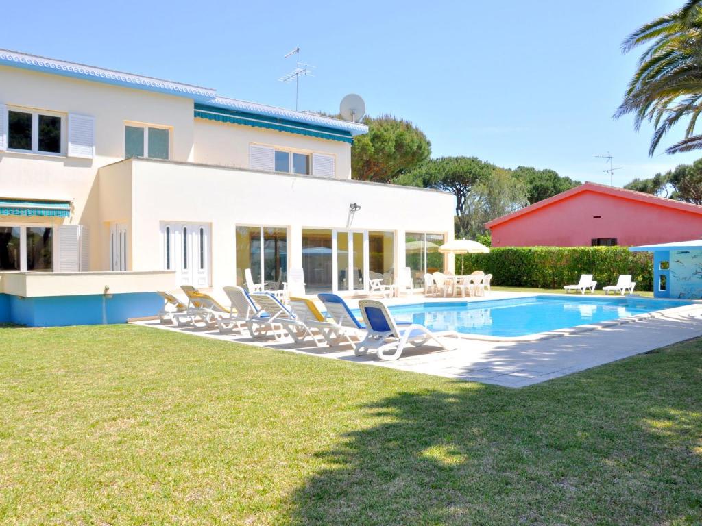 Villa Spacious Villa in Vilamoura with Barbecue  08125 Vilamoura