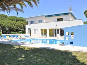 Villa Spacious Villa in Vilamoura with Barbecue  08125 Vilamoura Algarve