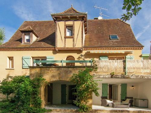 Spacious villa with heated pool several terraces and a lot of privacy