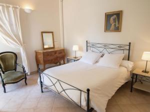 Spellbinding Villa in Campagnan with Swimming Pool