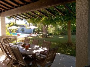 Spellbinding Villa in Campagnan with Swimming Pool