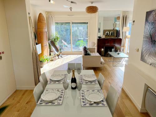 Splendid house, Jacuzzi and Private Gardens Paris