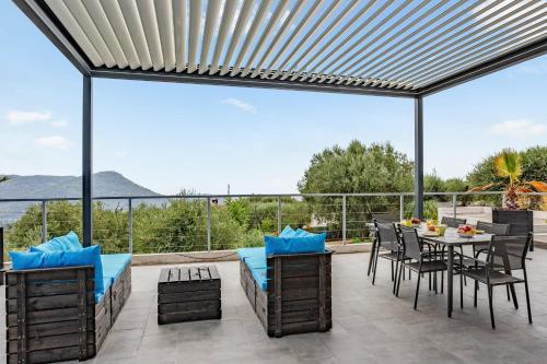 Splendid villa with pool and seaview 20 min away from Nice center - Welkeys