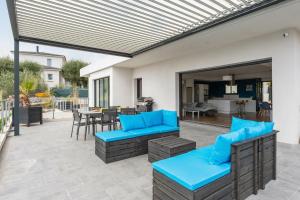 Splendid villa with pool and seaview 20 min away from Nice center - Welkeys