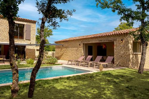 Stone charming villa pool and garden in Gordes