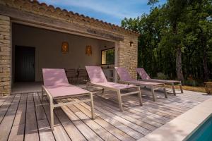 Stone charming villa pool and garden in Gordes