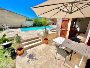 Studio avec jacuzzi et piscine