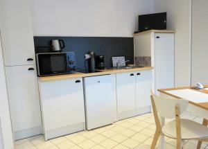 Studio rénové au centre de TREGASTEL à 150m de la plage du Coz-Pors - Ref 480