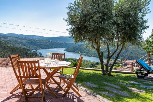 Stunning 3-bed-2-bath villa over Douro River;Porto city - WIFI-sleep 6-10