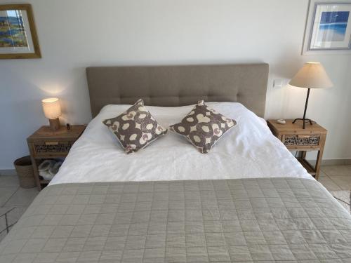 Stunning views, private position - 7 mins from the beach! Heated pool & Aircon